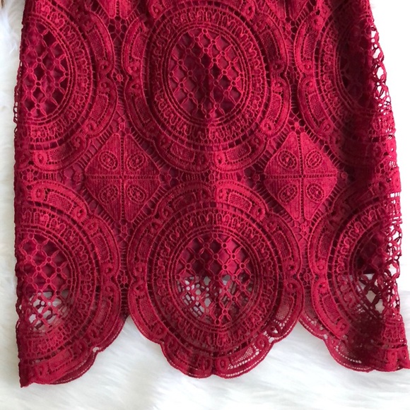 Crimson halter cut dress - Picture 2 of 4